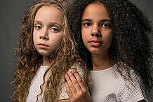 Royaume-Uni: Jumelles, Marcia et Millie n'ont pas la même couleur de peau
