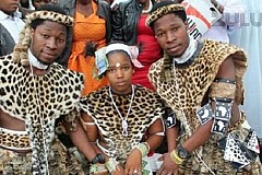 Afrique du Sud : des jumeaux épousent une même femme-Photos Afrique du Sud : des jumeaux épousent une même femme-Photos