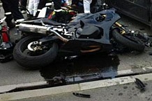 Drame : Un motocycliste se tue en rentrant sous un véhicule
