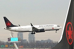 Elle s’endort et se réveille abandonnée dans l’avion Elle s’endort et se réveille abandonnée dans l’avion