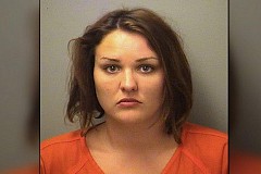 Elle tente d'assassiner son mari lors d'une soirée échangiste Elle tente d'assassiner son mari lors d'une soirée échangiste