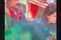 Ils font l'amour dans un supermarché au rayon de la nourriture pour chiens Ils font l'amour dans un supermarché au rayon de la nourriture pour chiens