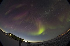Une aurore australe inonde le ciel de Nouvelle-Zélande (oui, c'est possible)