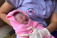 Une femme donne naissance à une fille avec 12 doigts et 12 orteils: photos