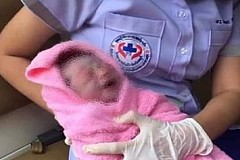 Une femme donne naissance à une fille avec 12 doigts et 12 orteils: photos Une femme donne naissance à une fille avec 12 doigts et 12 orteils: photos