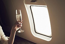 Allemagne: Privée de champagne, elle force l'avion à atterrir