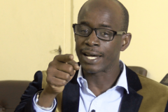 Sénégal: Violente bagarre entre un maire et un voleur Sénégal: Violente bagarre entre un maire et un voleur