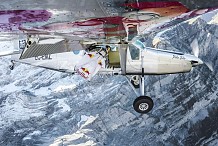 Ils entrent dans un avion en plein vol: à couper le souffle!