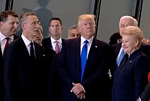 Donald Trump pousse violemment le premier ministre du Monténégro (vidéo)