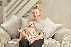 Royaume-Uni : une ado, qui ignorait sa grossesse, tombe dans le coma et se réveille maman Royaume-Uni : une ado, qui ignorait sa grossesse, tombe dans le coma et se réveille maman