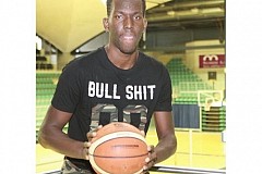 Un basketteur de 2m15 viole une ado de 15 ans : «C’est elle qui m’a proposé la fellation» Un basketteur de 2m15 viole une ado de 15 ans : «C’est elle qui m’a proposé la fellation»