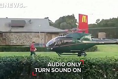Il vient chercher son McDo en hélicoptère (vidéo)