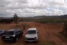 Un hélicoptère russe tire un missile par accident sur un parking (vidéo)