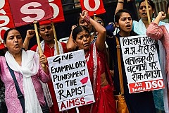 Inde : Brûlée vive alors qu'elle allait porter plainte pour agression sexuelle Inde : Brûlée vive alors qu'elle allait porter plainte pour agression sexuelle