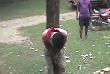 Ligoté à un arbre, il assiste impuissant au viol de sa femme et de sa fille