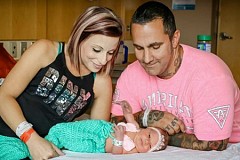 Mariana, 18 jours, décède après avoir été contaminée par un simple baiser Mariana, 18 jours, décède après avoir été contaminée par un simple baiser