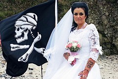 Royaume-Uni : Mariée au fantôme d'un pirate, elle demande le divorce Royaume-Uni : Mariée au fantôme d'un pirate, elle demande le divorce