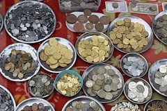 Indonésie : Il paye la caution de son divorce de 10.000 euros en pièces. La raison! Indonésie : Il paye la caution de son divorce de 10.000 euros en pièces. La raison!