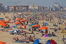 Une femme, qui faisait bronzette sur la plage, est empalée par un parasol