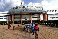 Sénégal : Un homme éjacule sur la jupe d’une fille en pleine audience