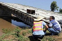 Kenya: deux semaines après son inspection, un pont construit par les Chinois s’effondre.