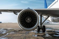 En retard, il saute la clôture pour rattraper son avion En retard, il saute la clôture pour rattraper son avion