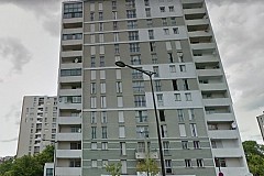 Une jeune fille de 18 ans accouche au WC et jette le bébé du 5ème étage Une jeune fille de 18 ans accouche au WC et jette le bébé du 5ème étage