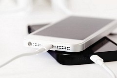 A 21 ans, il meurt électrocuté en consultant son smartphone dans son bain A 21 ans, il meurt électrocuté en consultant son smartphone dans son bain