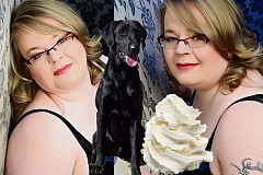 Elle a des relations sexuelles avec son chien et avec de la crème fouettée
Elle a des relations sexuelles avec son chien et avec de la crème fouettée