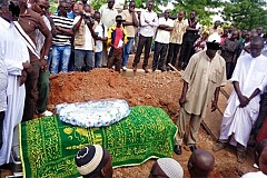 Burkina : Un défunt catéchiste enterré par erreur selon le rite mortuaire musulman Burkina : Un défunt catéchiste enterré par erreur selon le rite mortuaire musulman