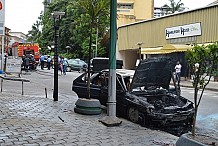 Un véhicule parti en fumée au Plateau